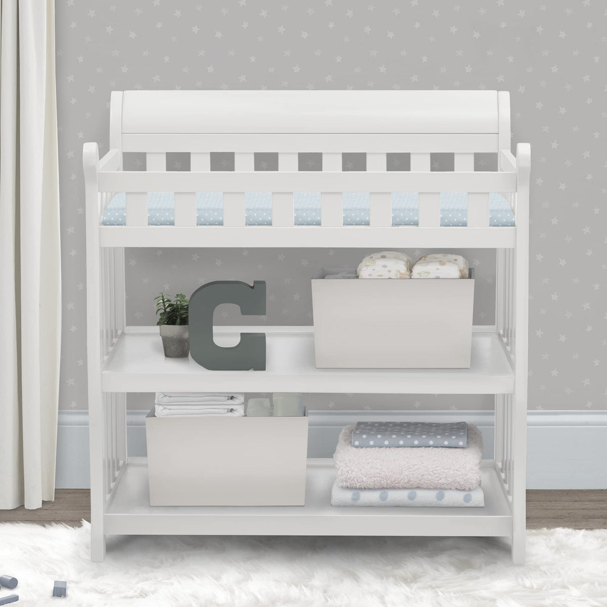 White Changing Table with Changing Pad O98361